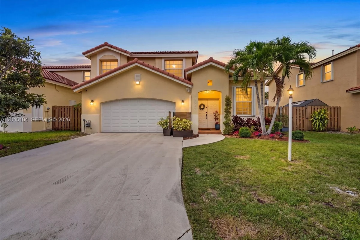 15602 SW 109th Ter, Miami: photo 1 of 39