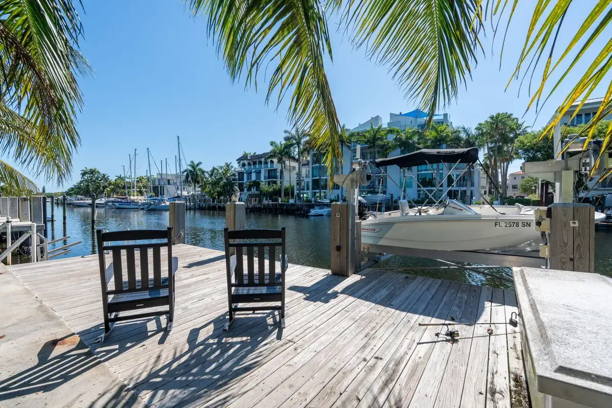 224 N Gordon Rd, Fort Lauderdale: photo 1 of 37