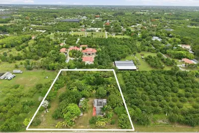 15401 SW 240th St, Homestead: photo 1 of 35