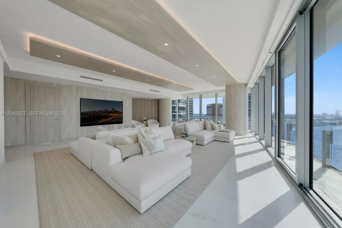 300 Biscayne Boulevard Way #2701, Miami: photo 1 of 39