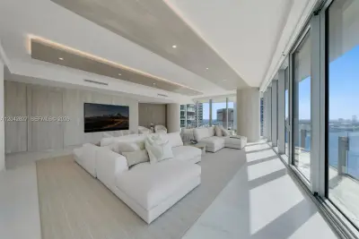 300 Biscayne Boulevard Way #2701, Miami: photo 1 of 39