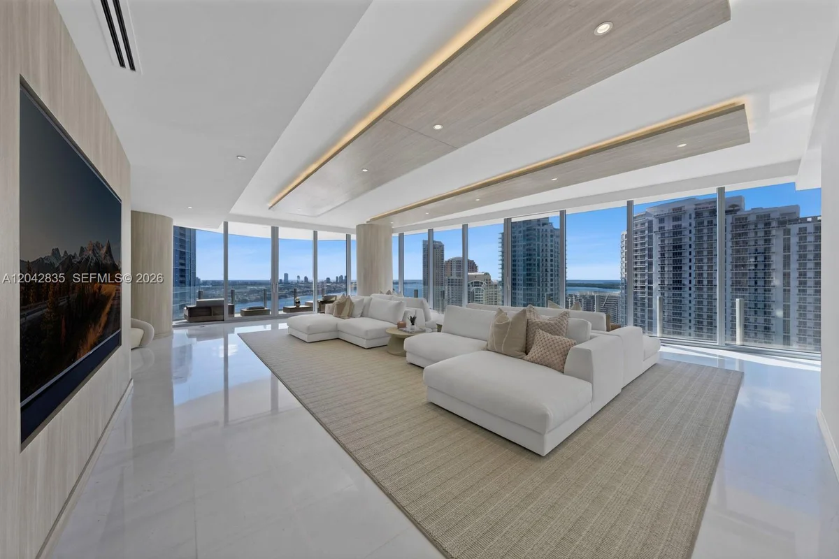 300 Biscayne Boulevard Way #2701, Miami: photo 1 of 39