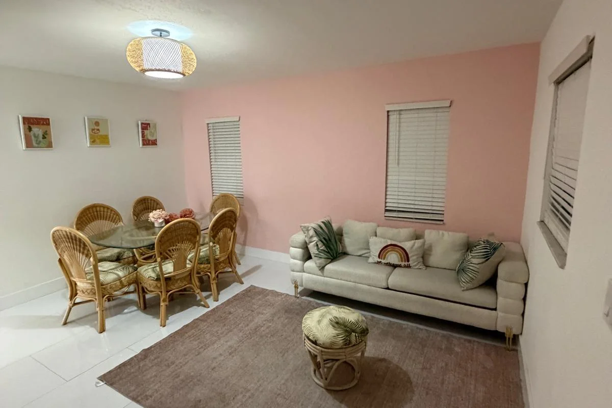 1700 NE 146th St, Miami: photo 1 of 12