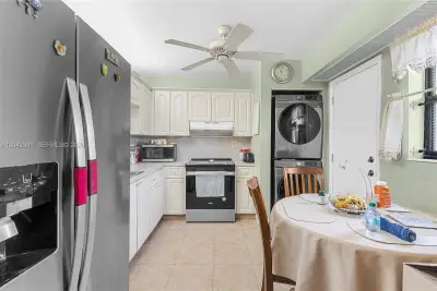 1800 W 54th St #209, Hialeah: photo 1 of 29