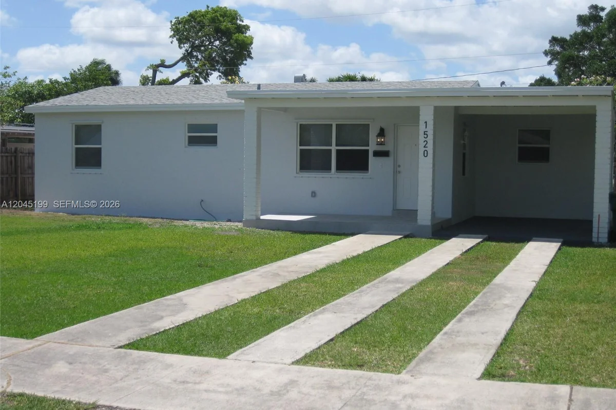 1520 NE 14th St, Homestead: photo 1 of 11