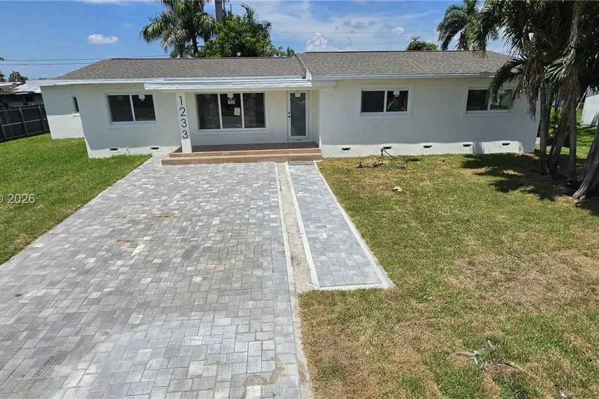 1233 SW Avenue C Pl, Belle Glade: photo 1 of 3