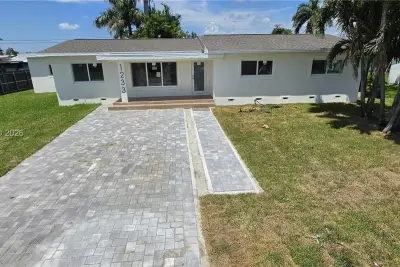 1233 SW Avenue C Pl, Belle Glade: photo 1 of 3