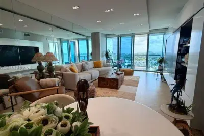 601 NE 36th St #1306, Miami: photo 1 of 15