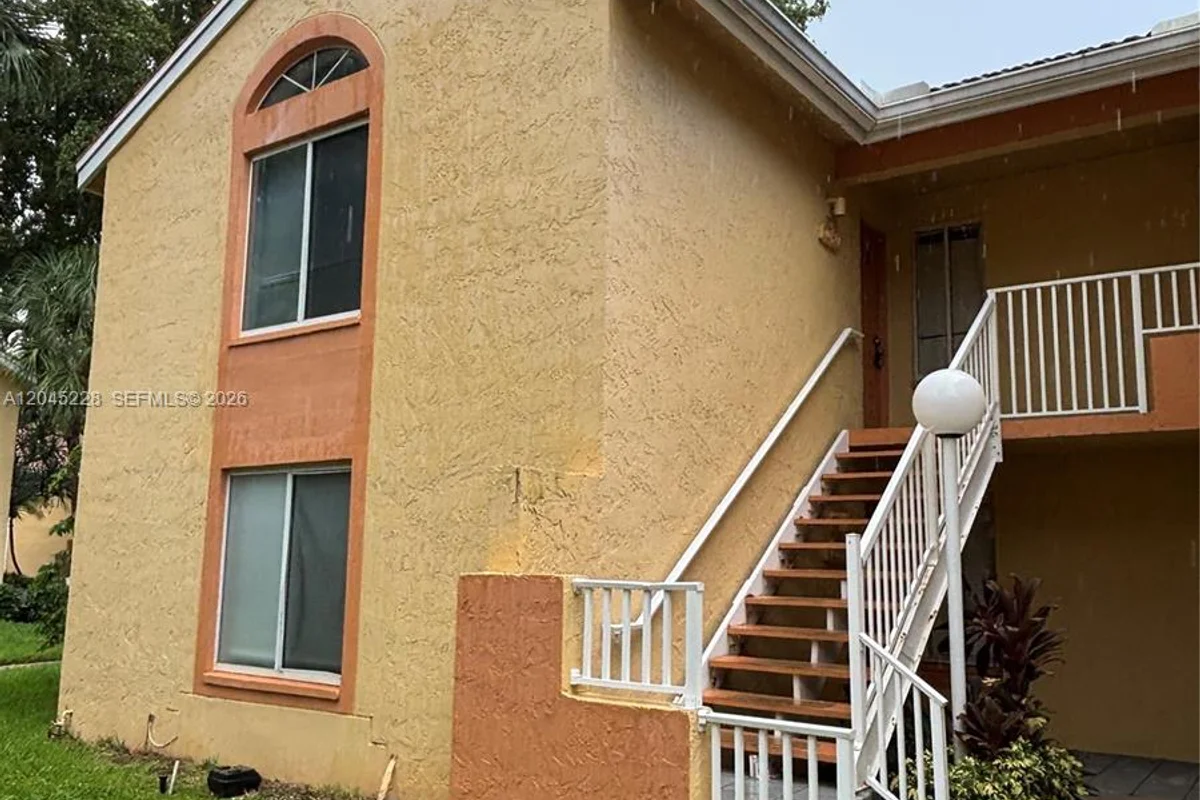 1040 Coral Club Dr, Coral Springs: photo 1 of 13