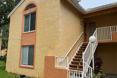1040 Coral Club Dr, Coral Springs: photo 1 of 13