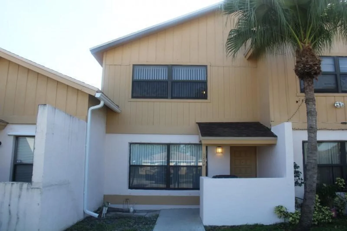 1234 White Pine Dr, Wellington: photo 1 of 6