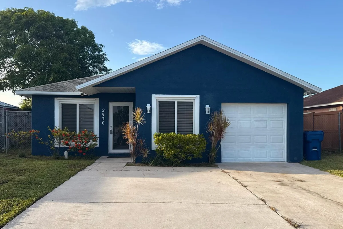 2630 W 28th St, Riviera Beach: photo 1 of 19