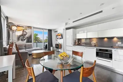 220 21st St #401, Miami Beach: photo 1 of 38
