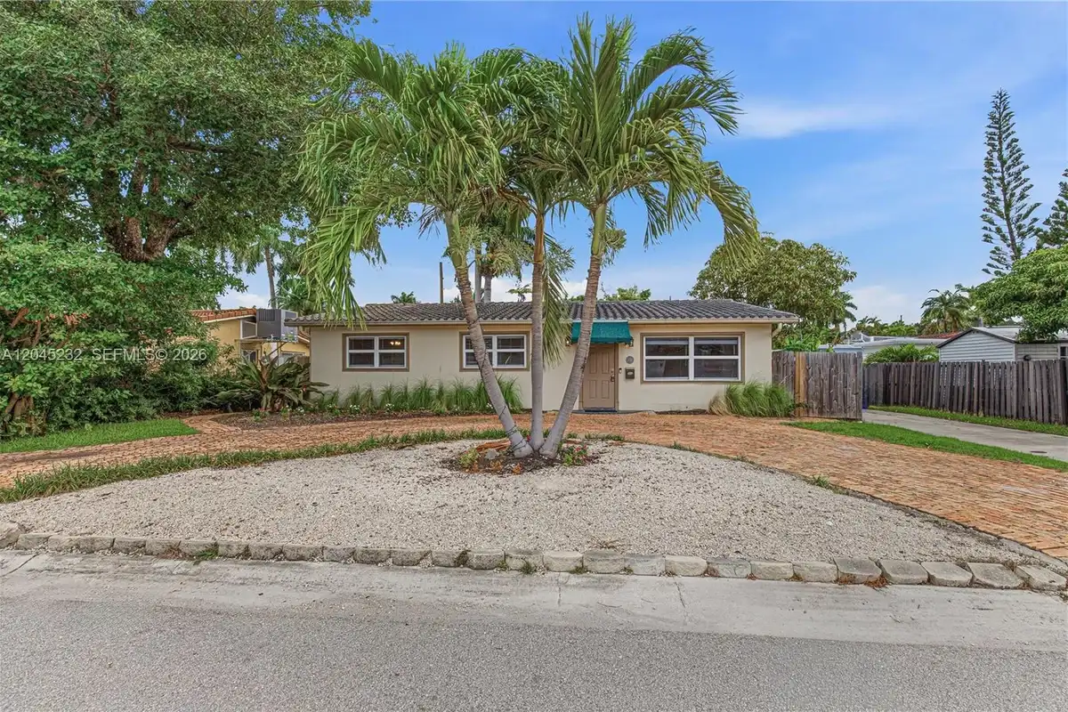 830 N 10th Ave, Hollywood: photo 1 of 29