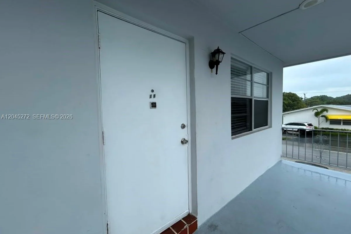 2435 Van Buren St #1B, Hollywood: photo 1 of 15