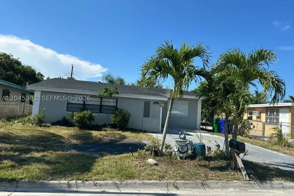 3021 NW 7th Ct, Fort Lauderdale: photo 1 of 10