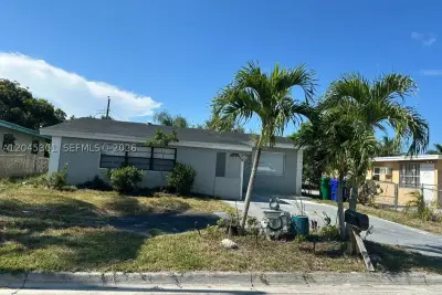 3021 NW 7th Ct, Fort Lauderdale: photo 1 of 10