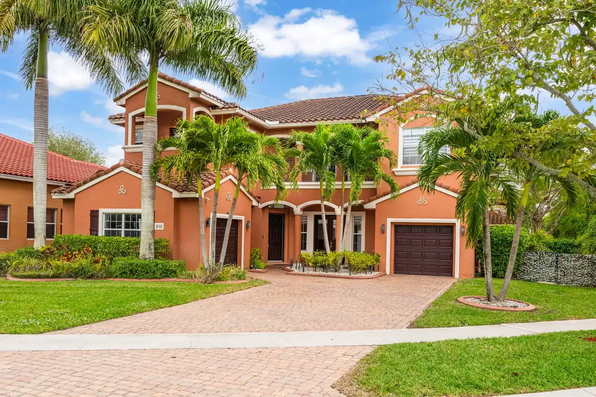 658 Cresta Cir, West Palm Beach: photo 1 of 44