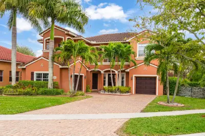 658 Cresta Cir, West Palm Beach: photo 1 of 44