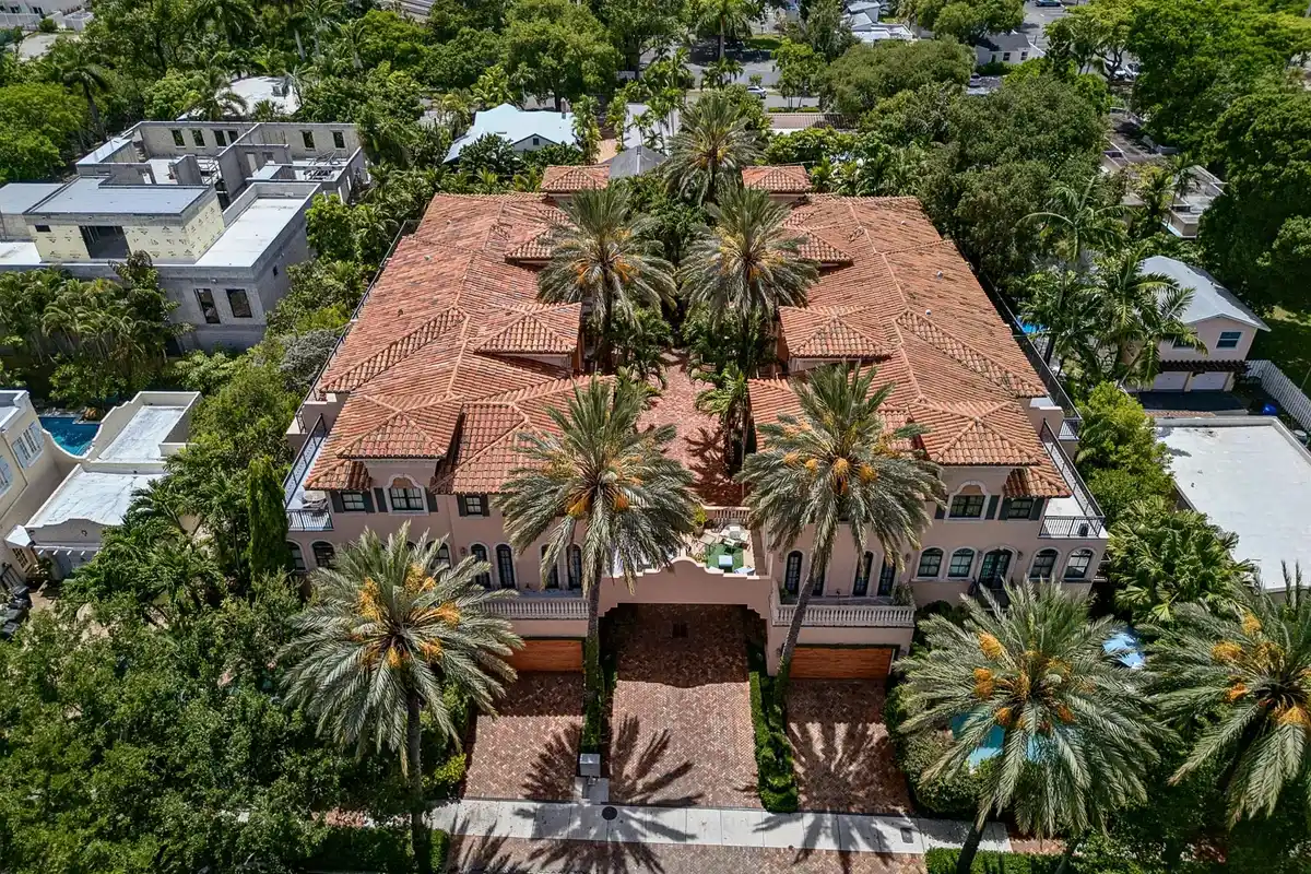 31 SE 10th Ave, Fort Lauderdale: photo 1 of 36