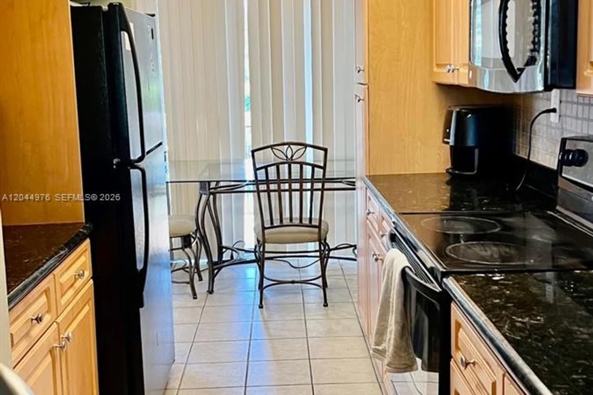 8711 SW 30th St #106, Davie: photo 1 of 19