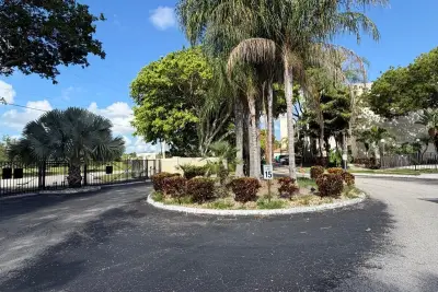 118 Lake Emerald Dr #107, Oakland Park: photo 1 of 27