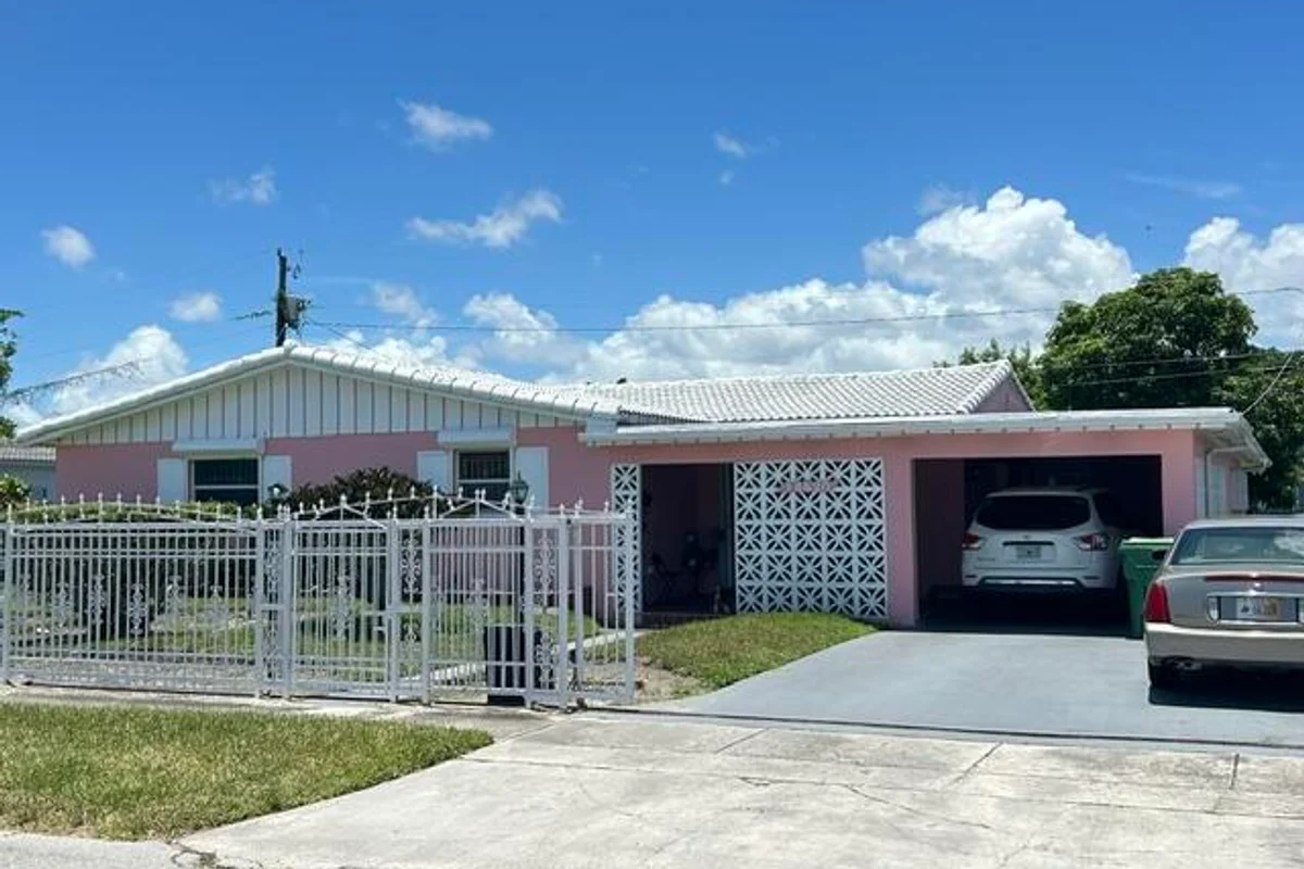 14620 E Polk St, Miami: photo 1 of 18