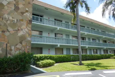 2000 Springdale Blvd #203, Palm Springs: photo 1 of 10