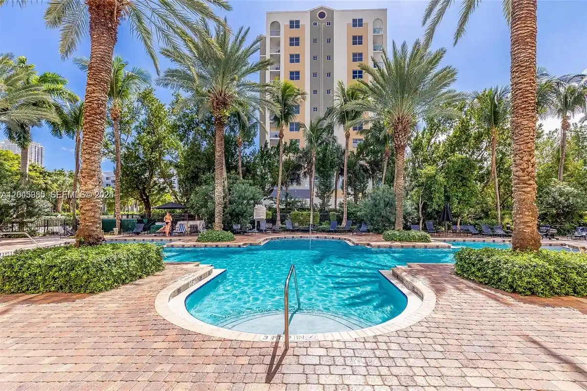 17150 N Bay Rd #2222, Sunny Isles Beach: photo 1 of 15