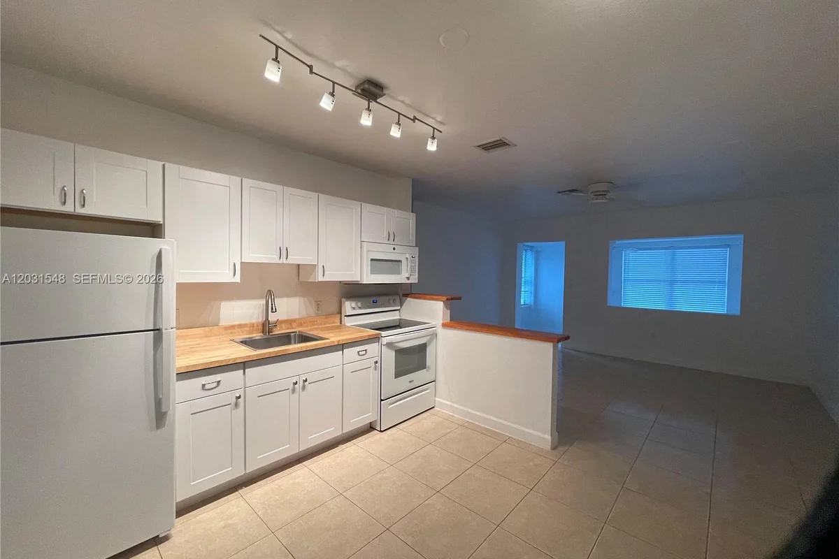 420 SW 25th Ave, Fort Lauderdale: photo 1 of 8