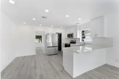 488 NW 2nd Ter, Deerfield Beach: photo 1 of 10