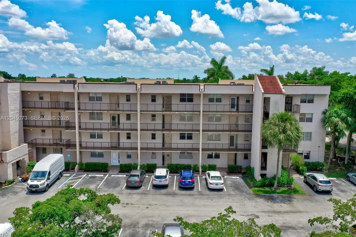 2571 Aragon Blvd #220, Sunrise: photo 1 of 35