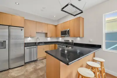 305 Jefferson Ave #2, Miami Beach: photo 1 of 20