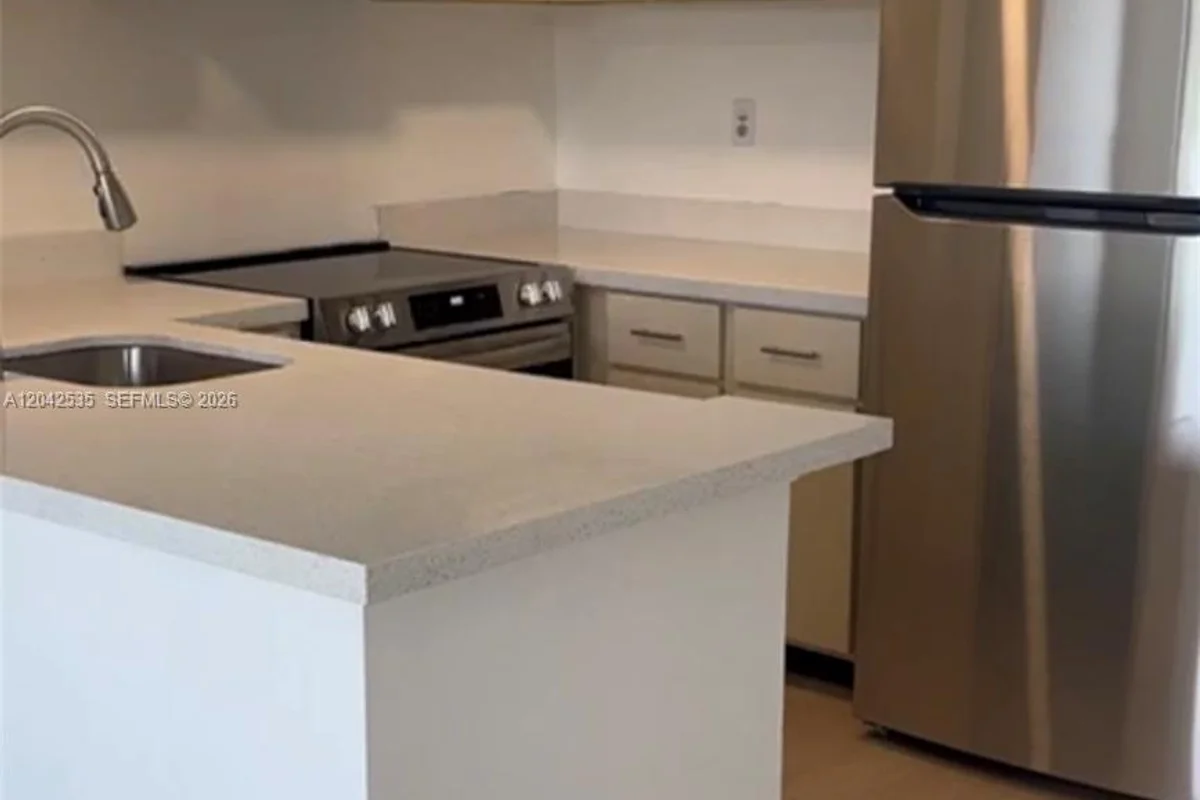 738 Executive Center Dr #23, West Palm Beach: photo 1 of 8
