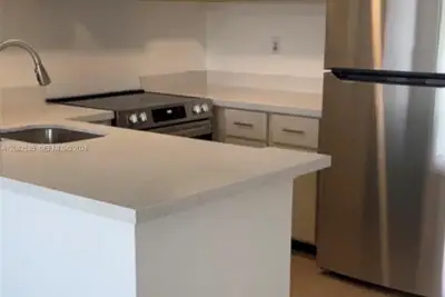 738 Executive Center Dr #23, West Palm Beach: photo 1 of 8