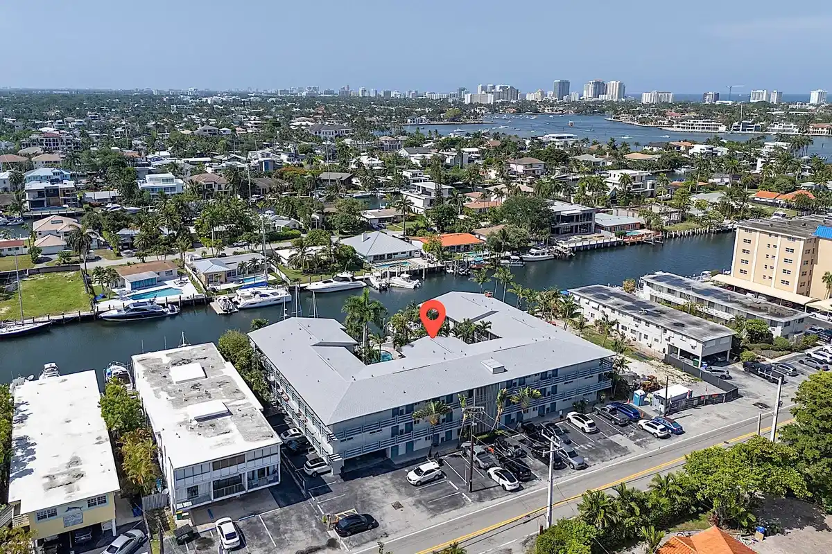 1535 SE 15th St #206, Fort Lauderdale: photo 1 of 32