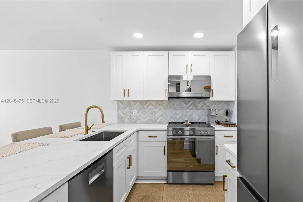 301 N Ocean Blvd #302, Pompano Beach: photo 1 of 13
