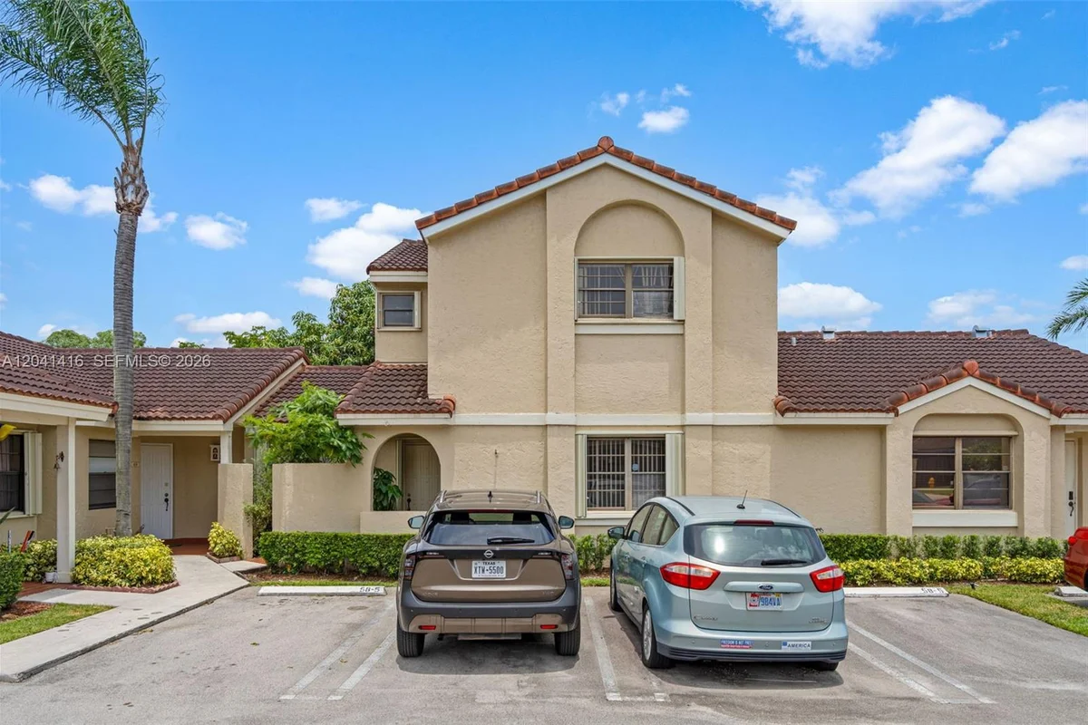 6233 NW 170th Ter, Miami: photo 1 of 44