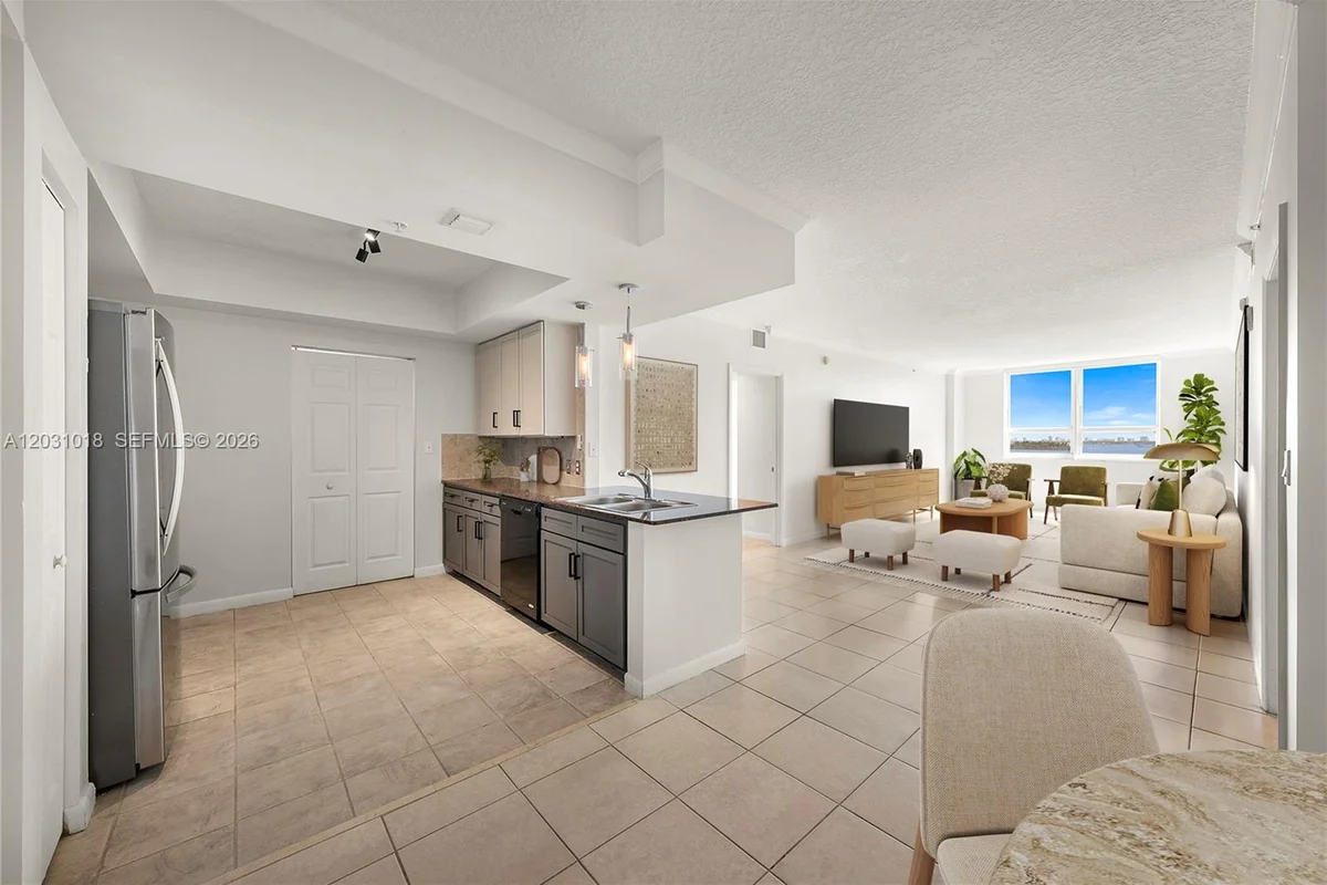 2000 N Bayshore Dr #420, Miami: photo 1 of 24