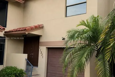 11331 SW 9th Ct, Pembroke Pines: photo 1 of 19