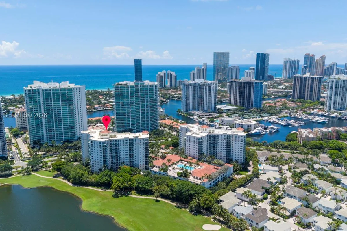 20000 E Country Club Dr #108, Aventura: photo 1 of 39