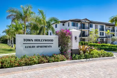 2000 Stirling Rd #13-102, Hollywood: photo 1 of 35