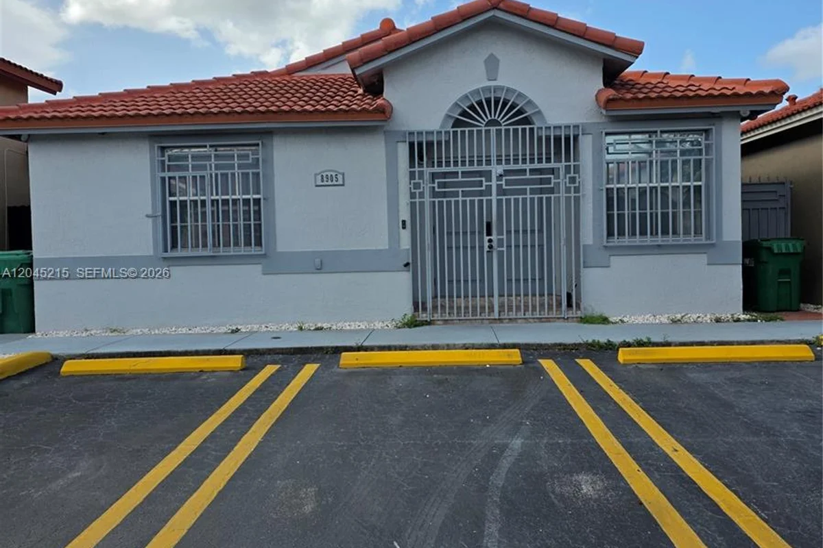 8905 NW 121 St, Hialeah: photo 1 of 10