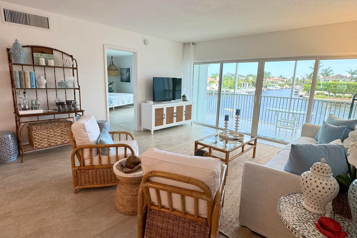 390 N Federal Hwy #203, Deerfield Beach: photo 1 of 13
