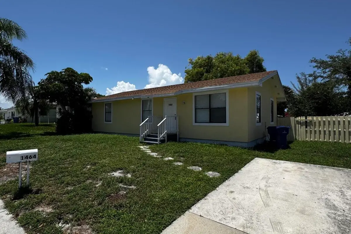 1464 W 32nd St, Riviera Beach: photo 1 of 28