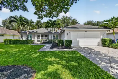 252 Coconut Point, Jupiter: photo 1 of 63