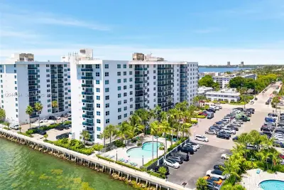 7501 E Treasure Dr #2S, North Bay Village: photo 1 of 31