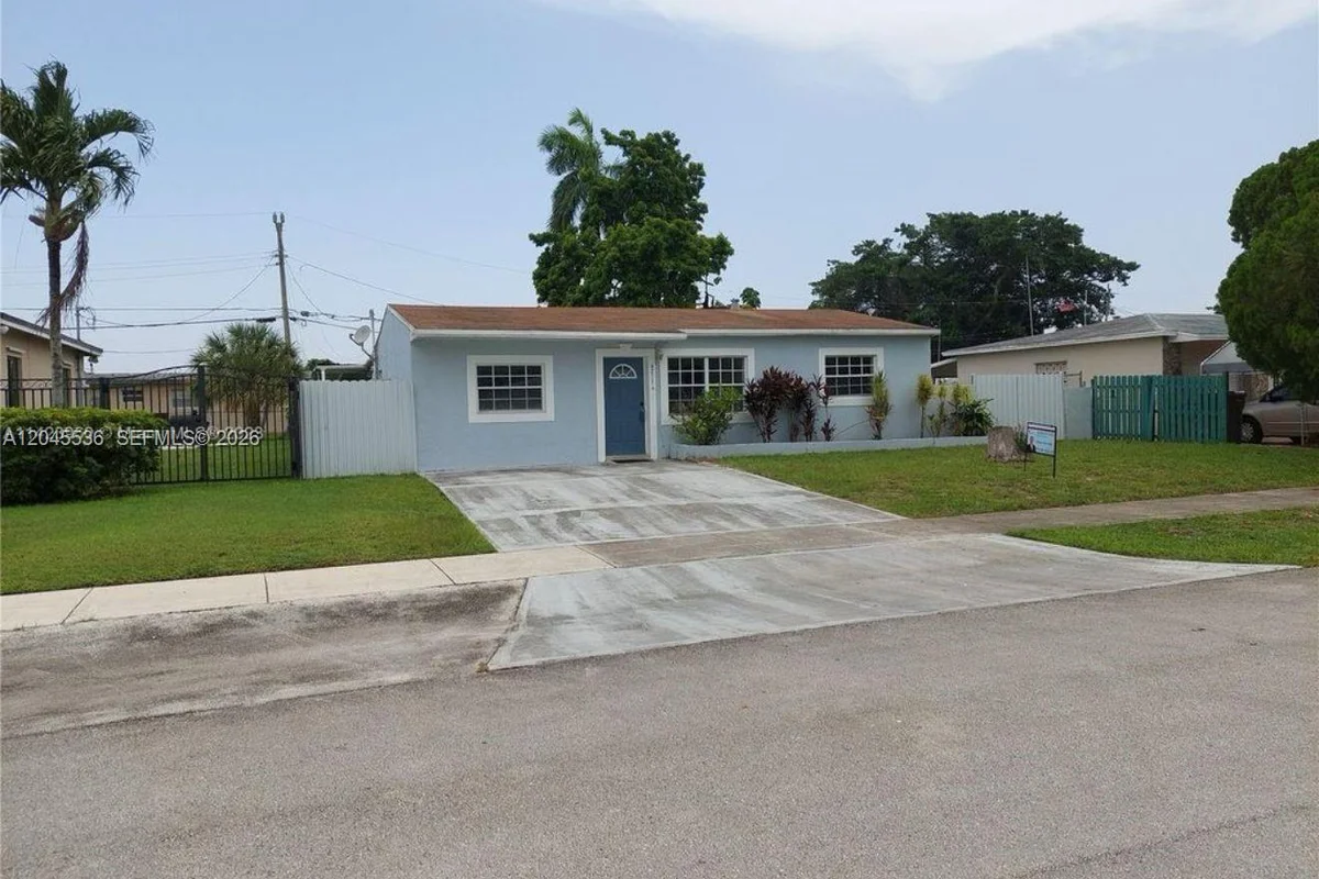 4211 SW 38th St, West Park: photo 1 of 34