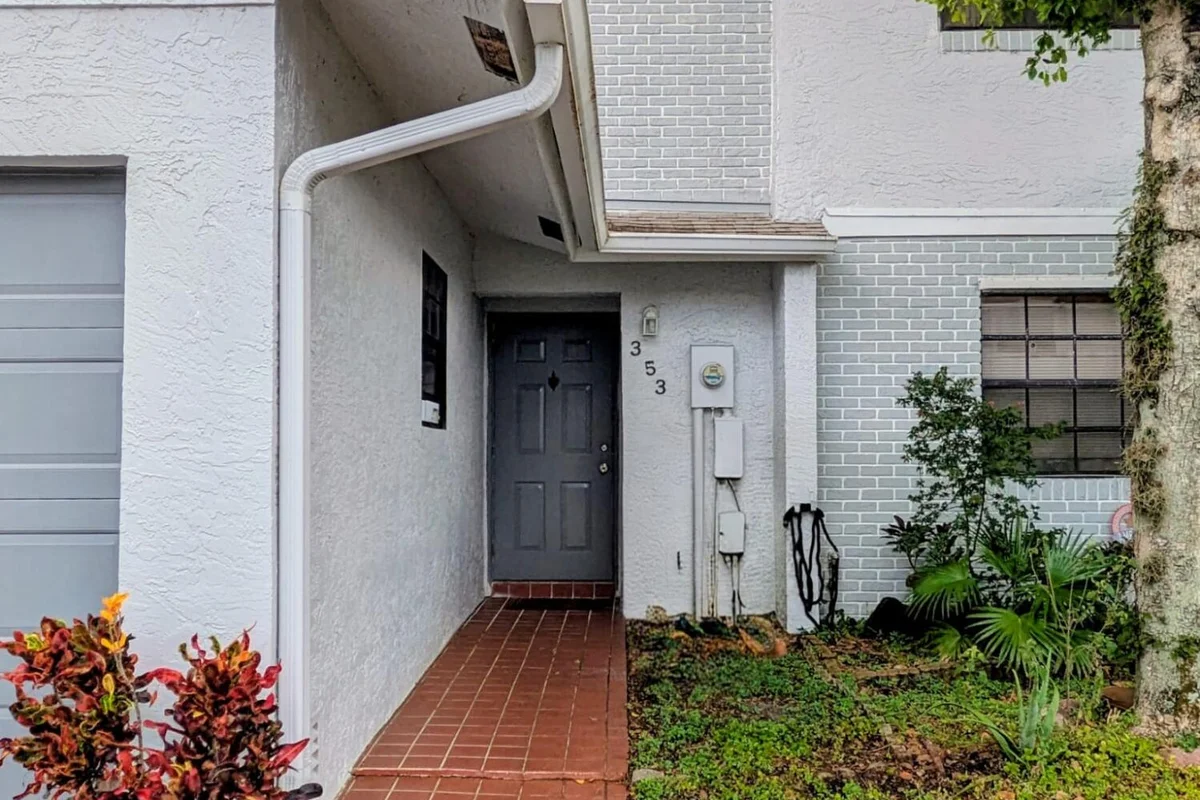 353 NW 103rd Ter, Pembroke Pines: photo 1 of 3