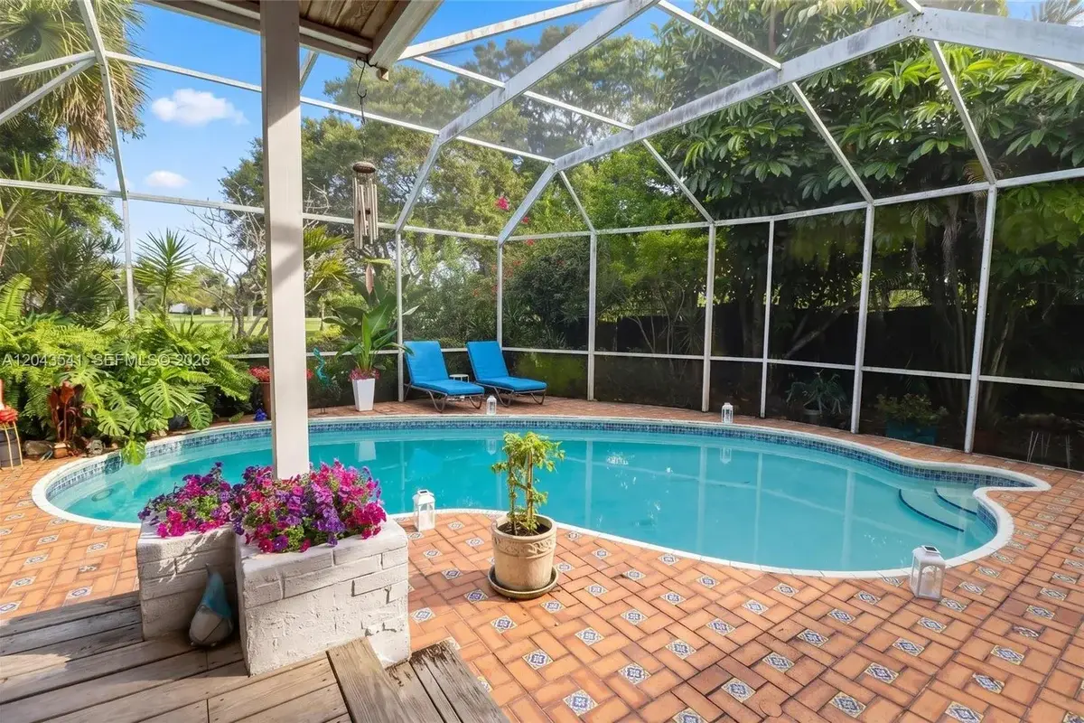 9720 Palmetto Club Ln W, Miami: photo 1 of 29